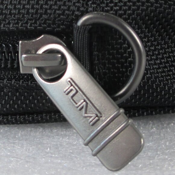 TUMI TRAVEL BAG - Picture 6 of 12